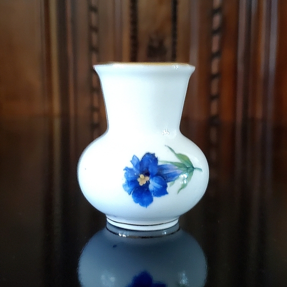 Vntg Bavarian Blue 💙 Gentian Flower 2 1/2" Bud Vase Toothpick Holder Germany - Picture 1 of 13